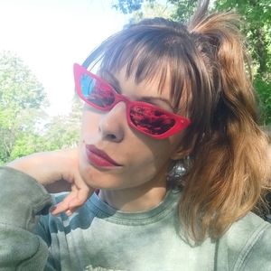 Meet your Posher, Casmira